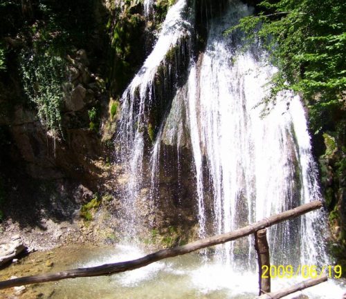  Водопад Джур-Джур
