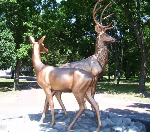 Скульптура Олени восстановлена в парке Кременчуга 