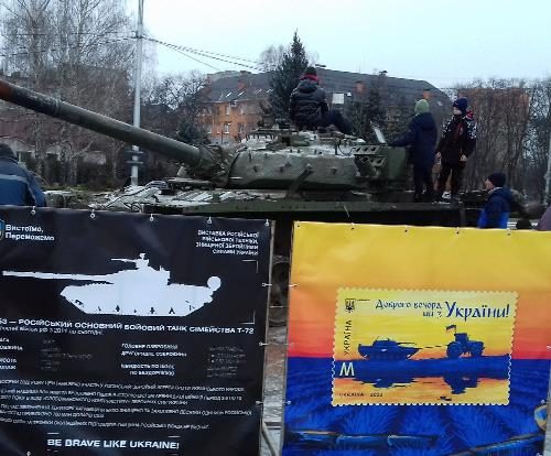 Подбитый танк пригнали в Кременчуг